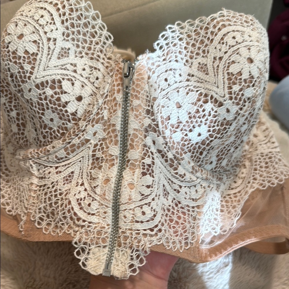 Victoria Secert Elegant Lace Women's Intimate in Cream and Tan - Picture 8 of 8